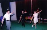 2009年5月在温泉镇钱湖村教授当地西河戏青年演员